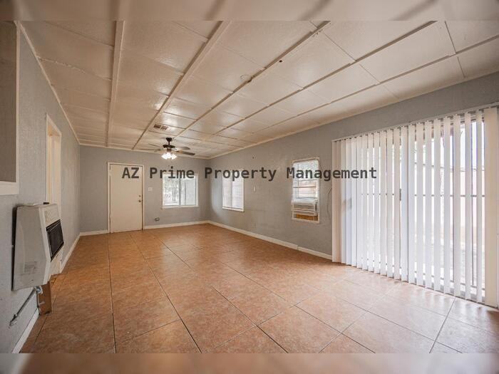 7513 N 61st Ave - Photo 5 of 23