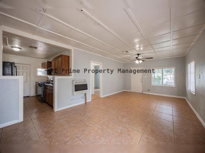 7513 N 61st Ave - Photo 6 of 23