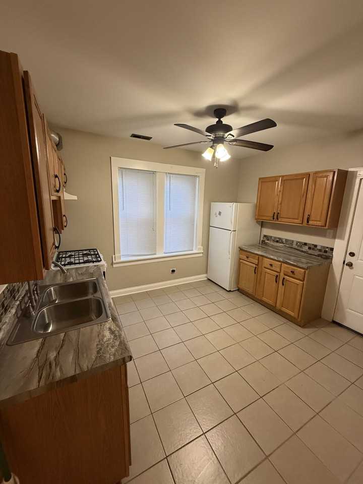 11320 S Prairie Ave #1 - Photo 2 of 7