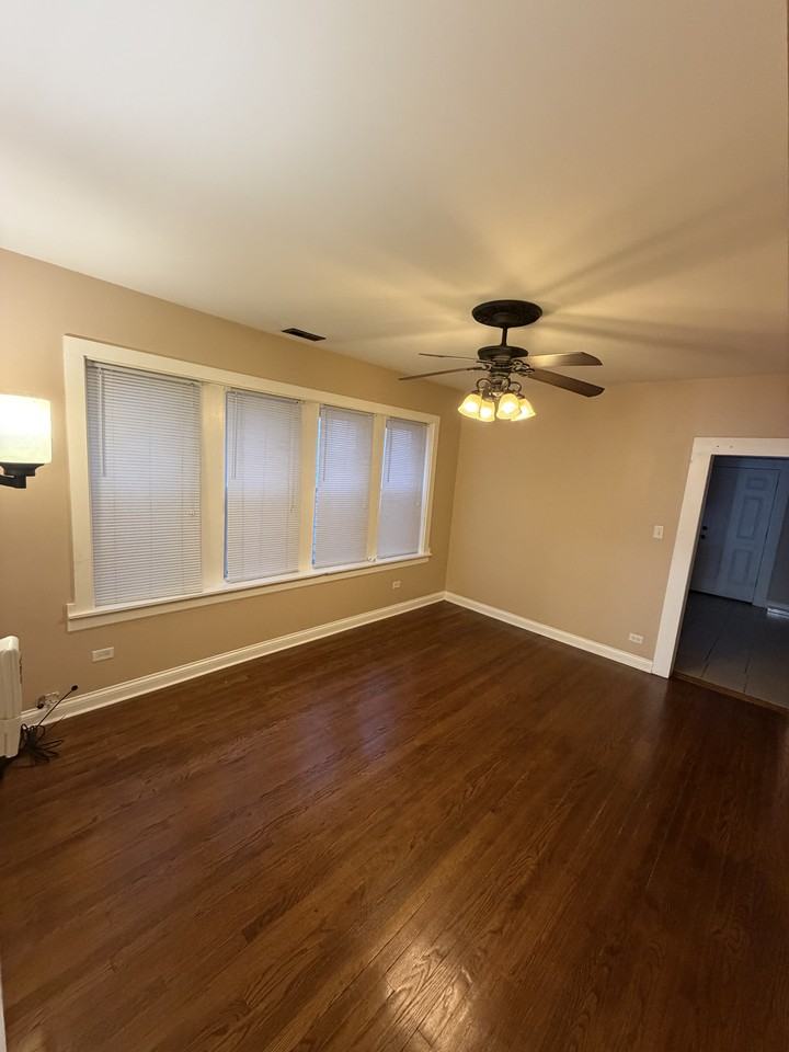 11320 S Prairie Ave #1 - Photo 4 of 7