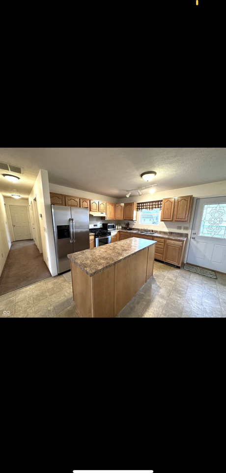 1018 Avenue B St #1018 - Photo 3 of 10