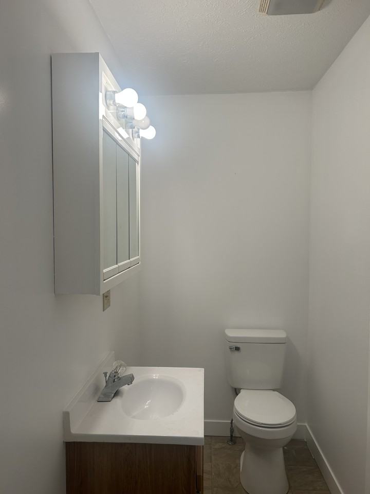 1018 Avenue B St #1018 - Photo 6 of 10