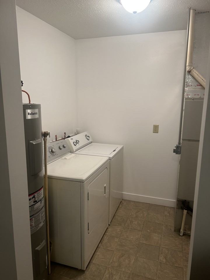 1018 Avenue B St #1018 - Photo 7 of 10