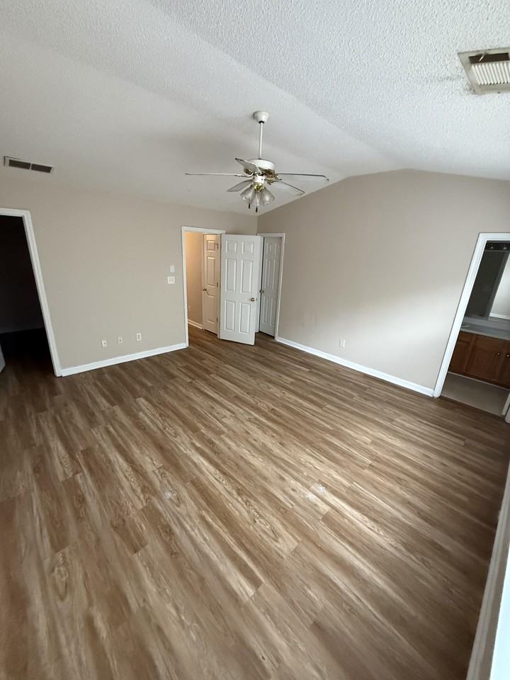 460 Parkway Rd #460 - Photo 3 of 28