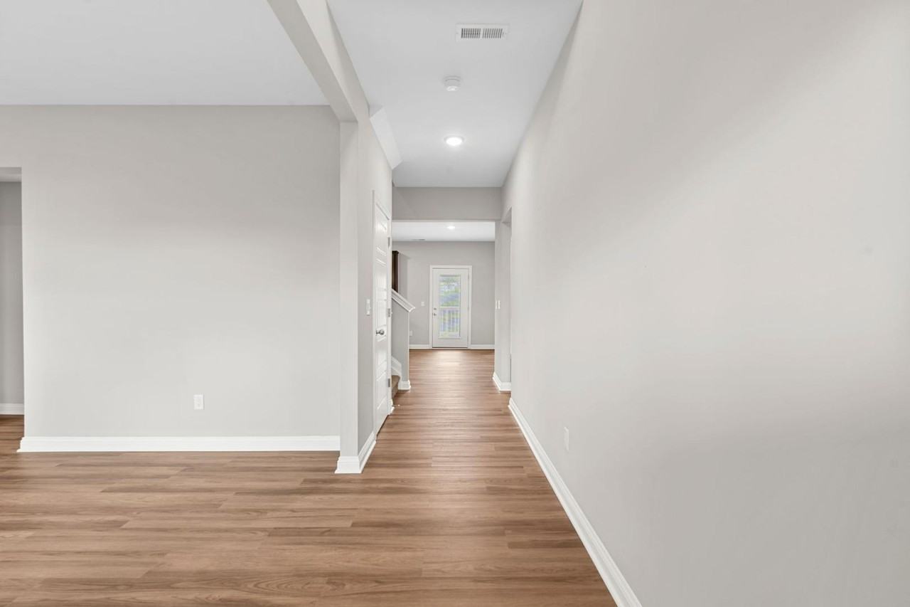 453 Friendly Ave - Photo 7 of 11