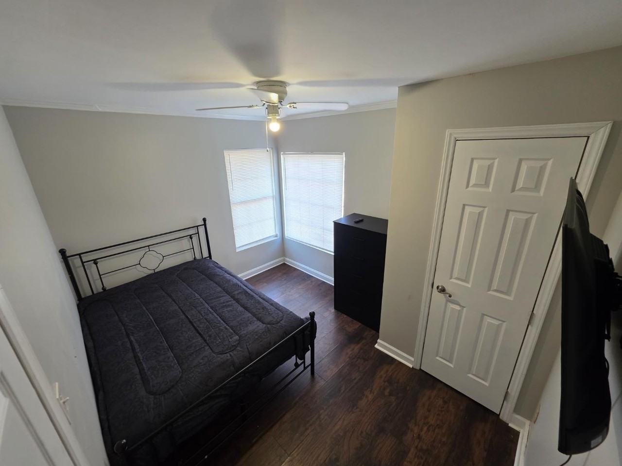 3321 Graymont Dr - Photo 3 of 12