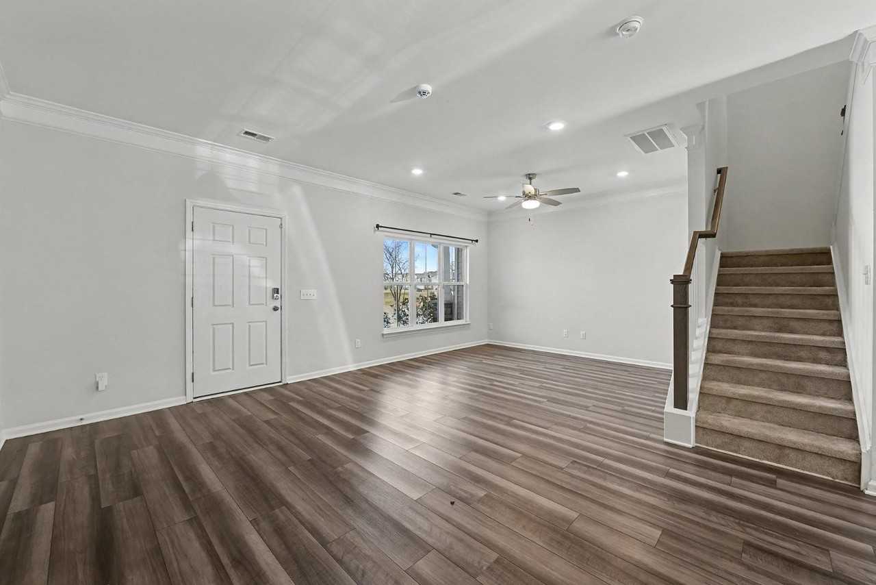 342 Silverdrop St - Photo 3 of 11