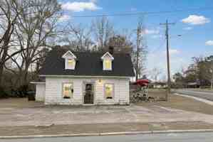 featured image of 1211 N Main St #1