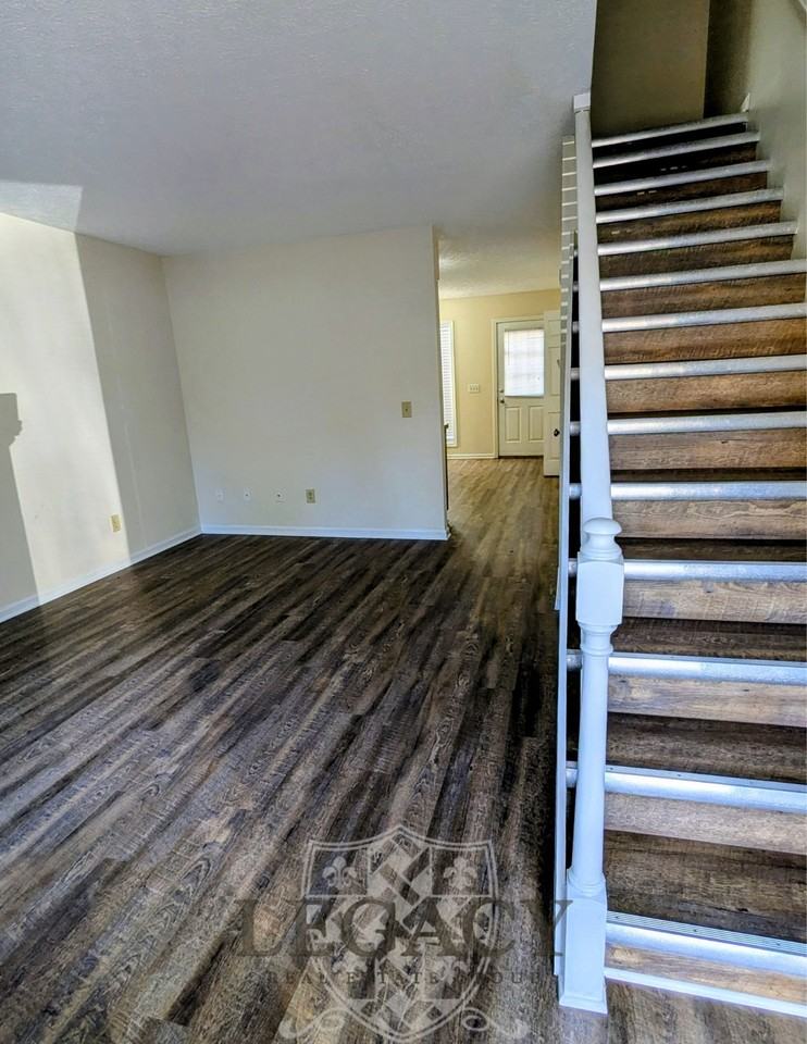 1030 Brookview Dr Apt 21c #21C - Photo 3 of 12