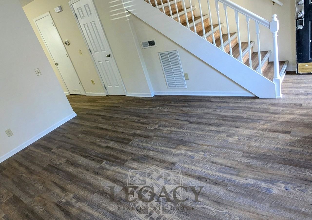 1030 Brookview Dr Apt 21c #21C - Photo 4 of 12