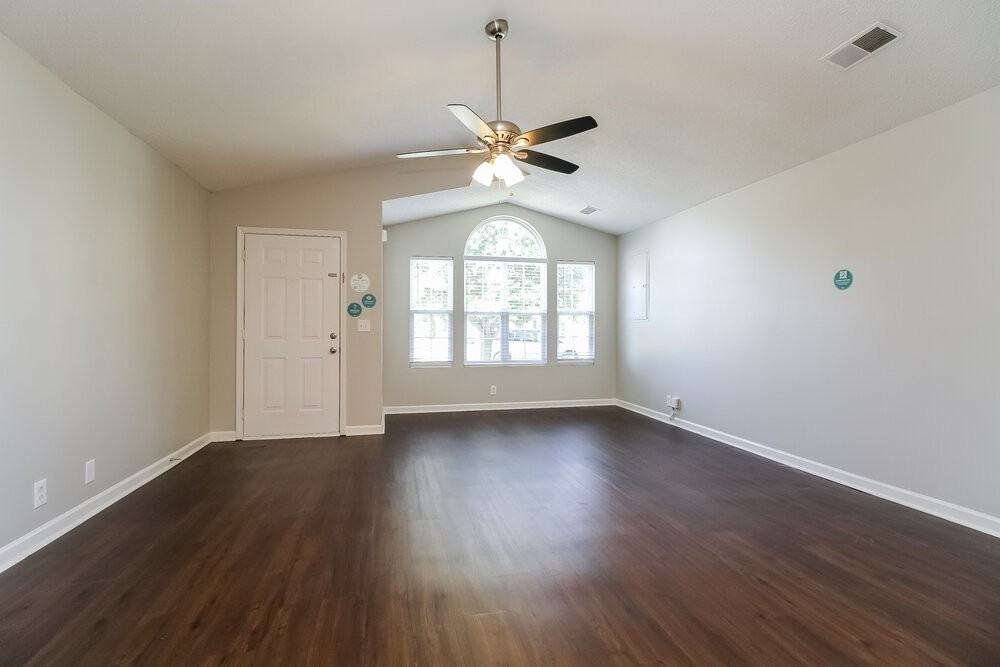 5039 Boyd Dr - Photo 3 of 16