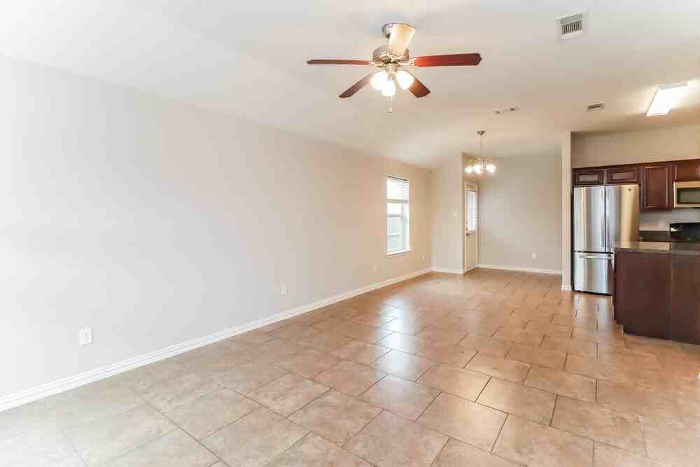 2412 Hawkwood Ct - Photo 3 of 16