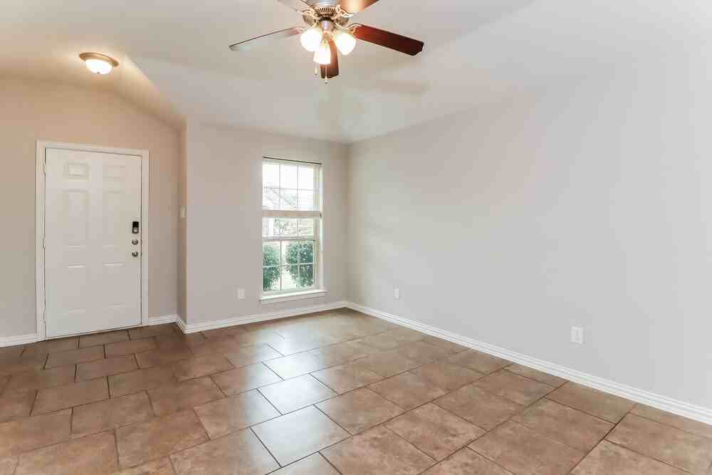 2412 Hawkwood Ct - Photo 5 of 16