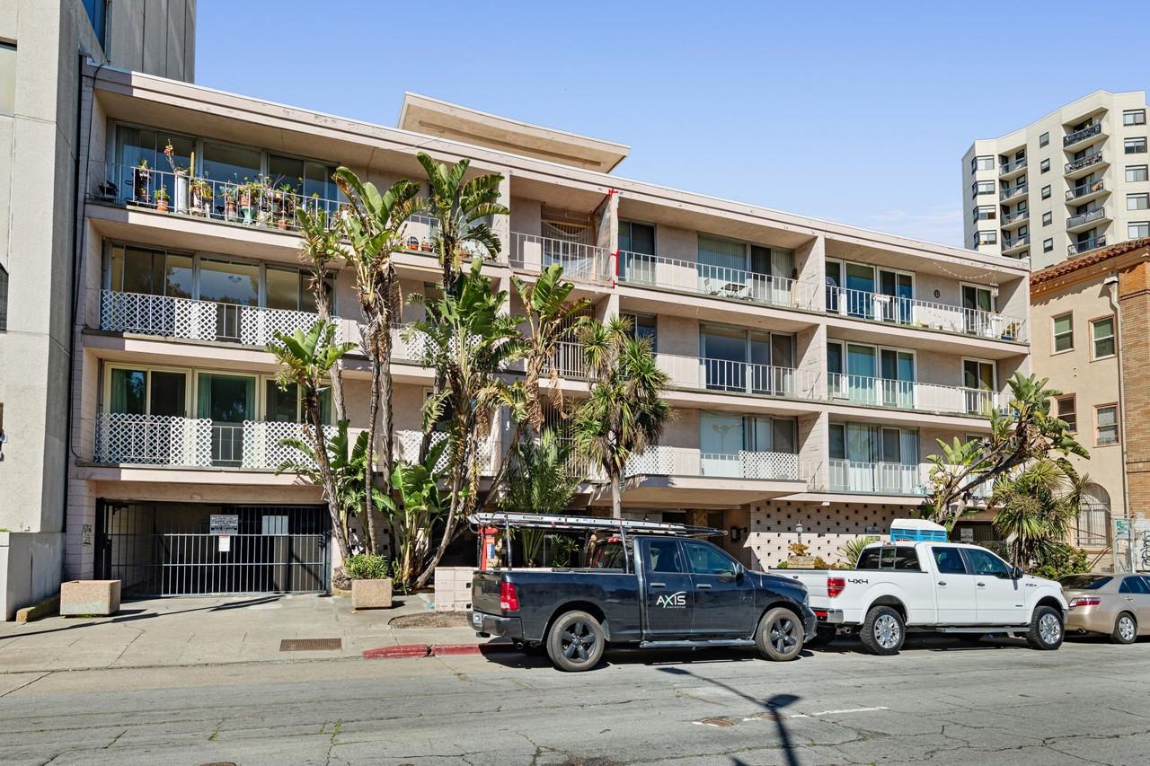 1425 Lakeside Dr #109 - Photo 2 of 31