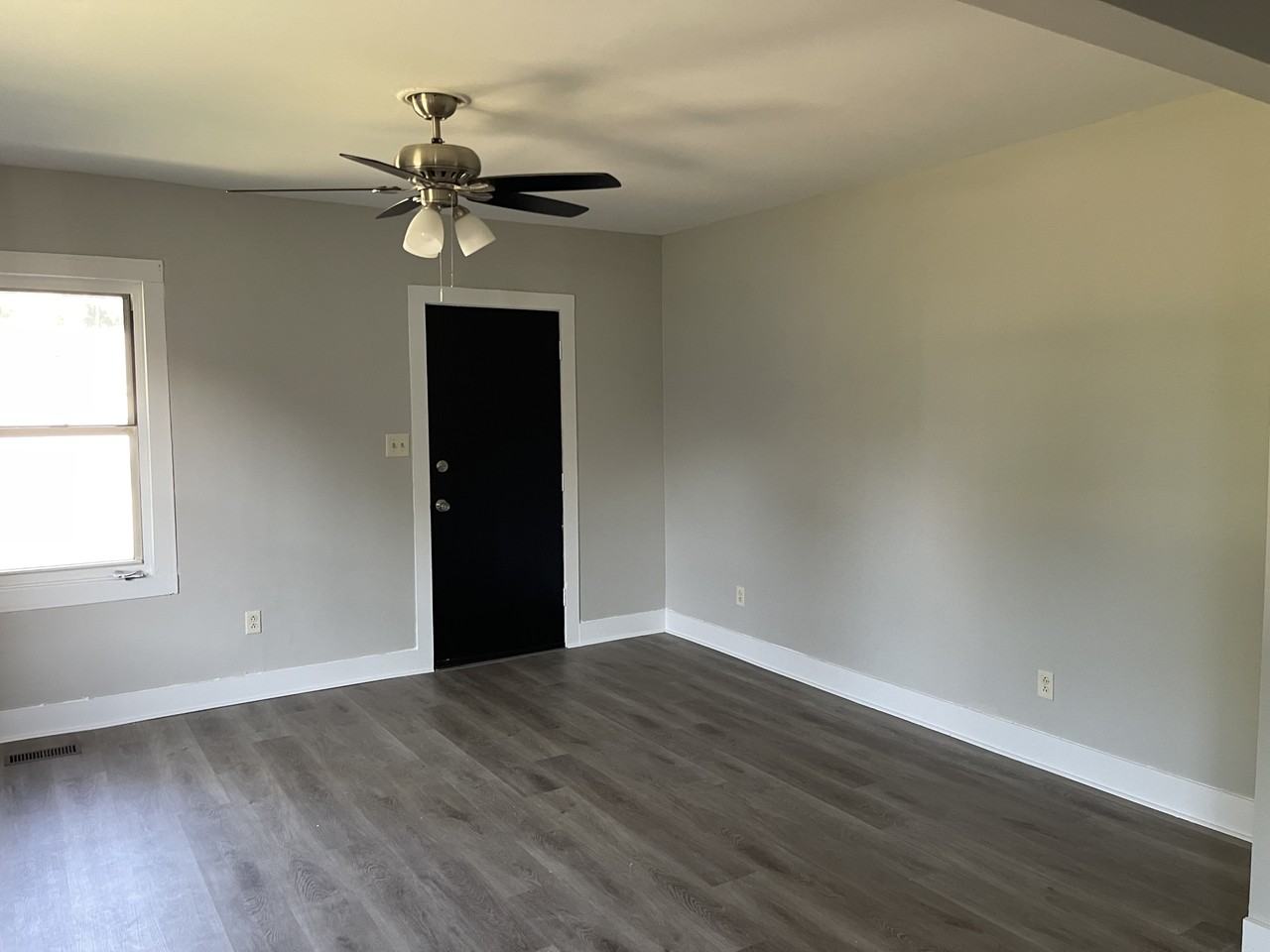 4761 Warnock Ave #NA - Photo 2 of 6