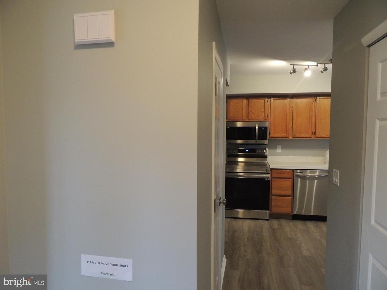 404 Pinebrooke Cir #404 - Photo 3 of 29