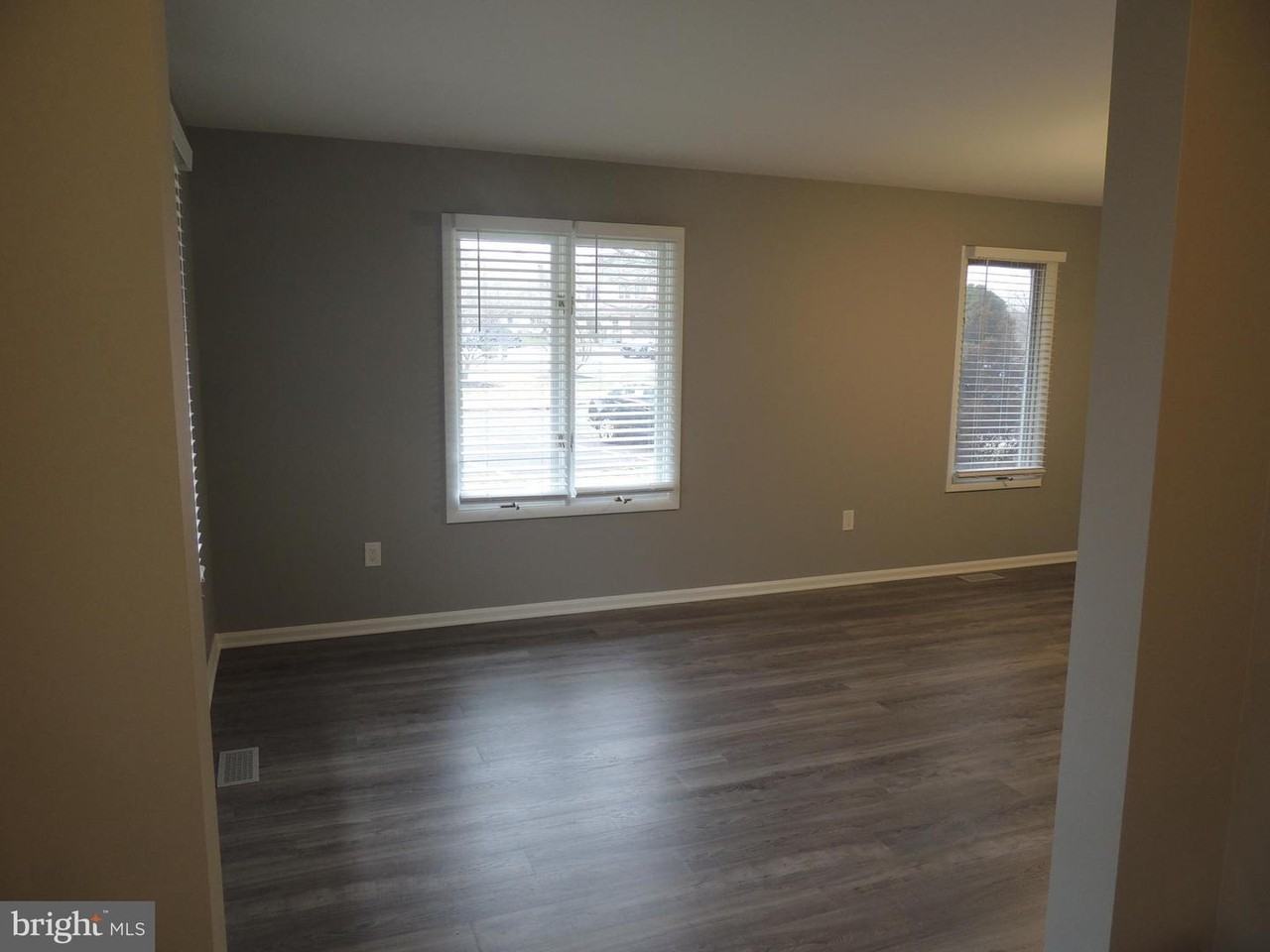 404 Pinebrooke Cir #404 - Photo 4 of 29