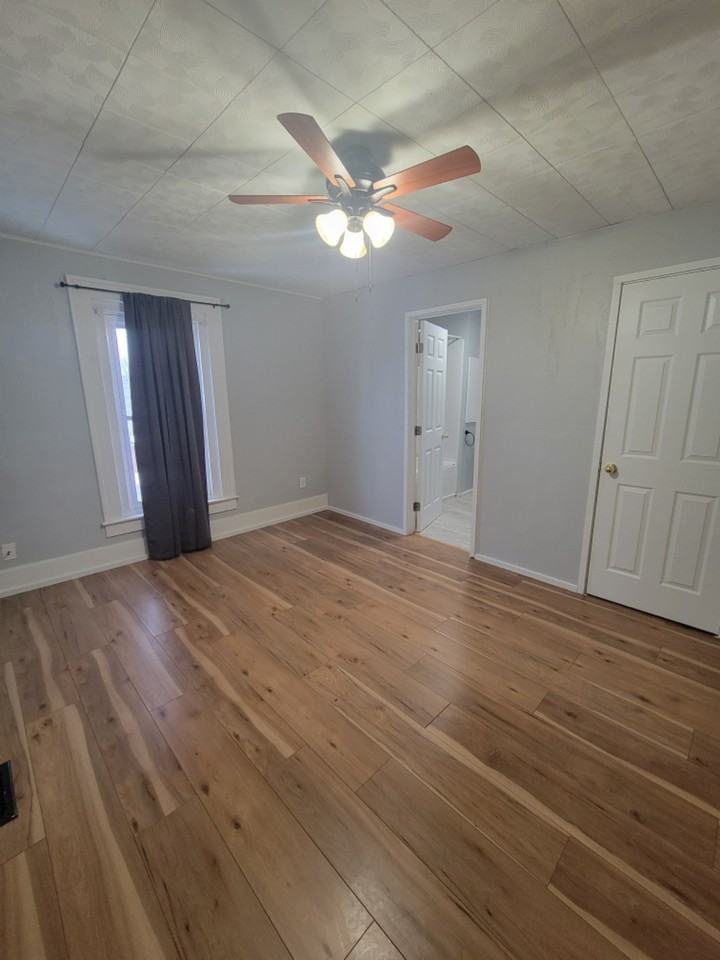 424 N Main St #A - Photo 5 of 7