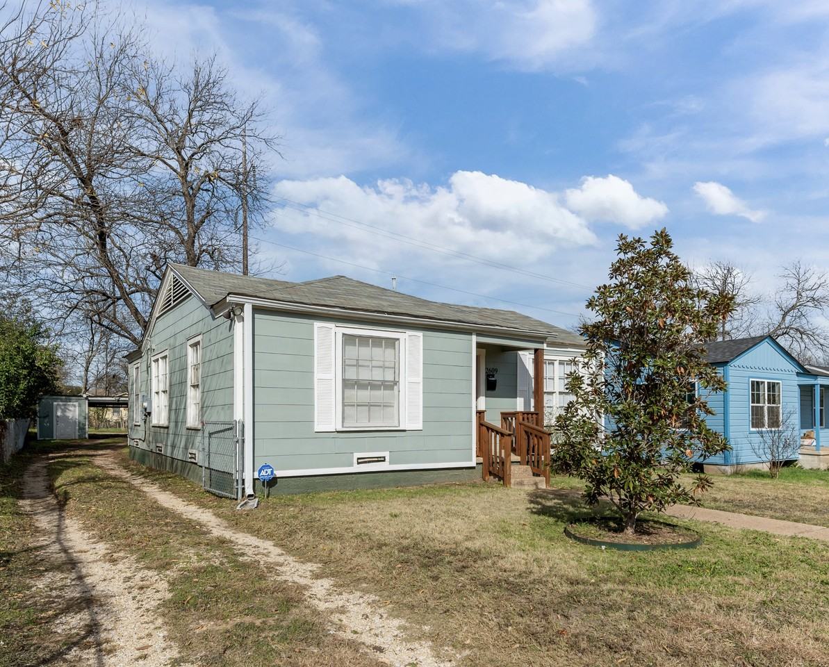 2609 Herring Ave #1 - Photo 2 of 26