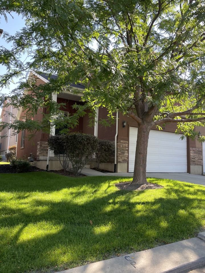 2548 N Cypress Way - Photo 2 of 41