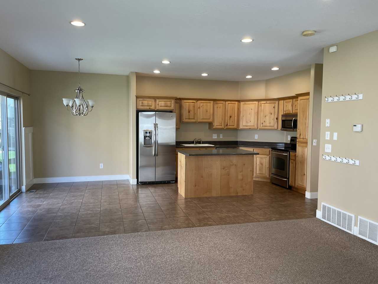 2548 N Cypress Way - Photo 7 of 41