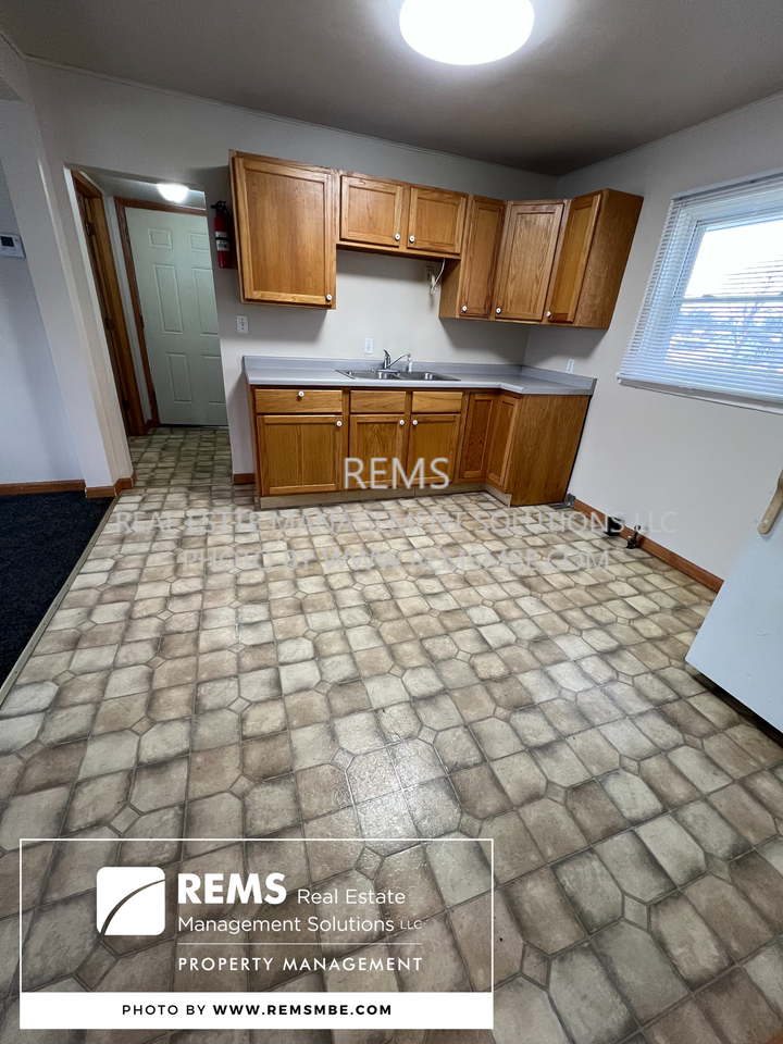 151 W Adams St #1 - Photo 4 of 10