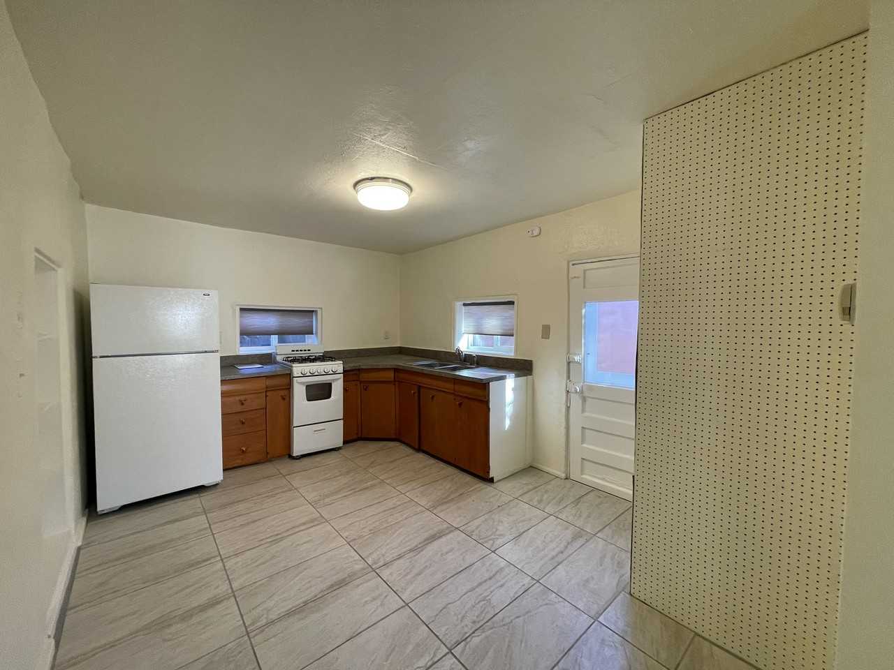 536 W Alameda St #1 - Photo 5 of 12