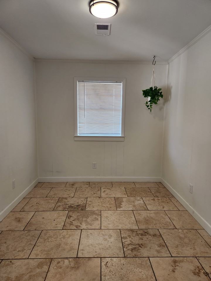 Roberts Cir #1 - Photo 3 of 10