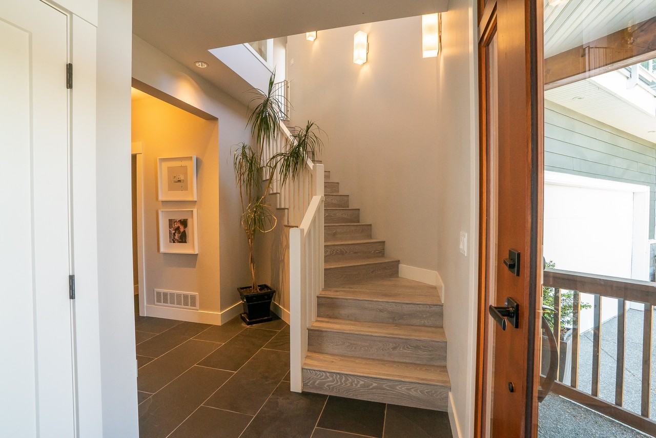 5361 Royal Sea View Uppr - Photo 2 of 49