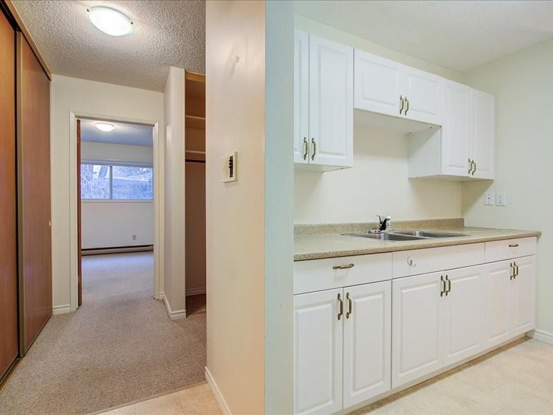 Lombardy Park Apartments - Photo 4 of 16