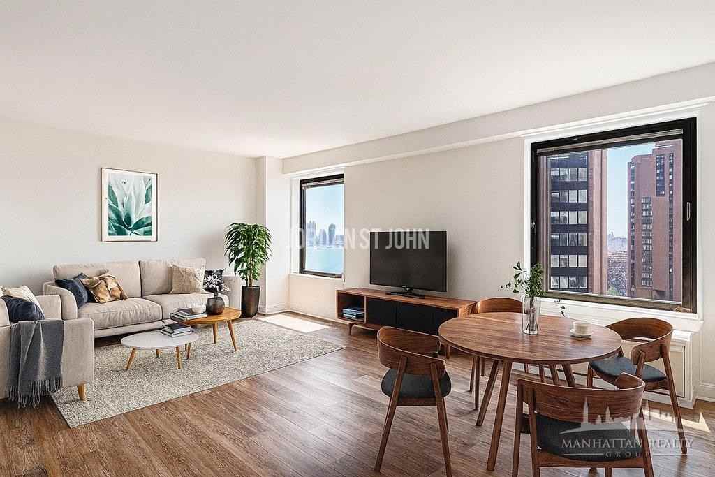 Waterside Plz #6F - Photo 3 of 6