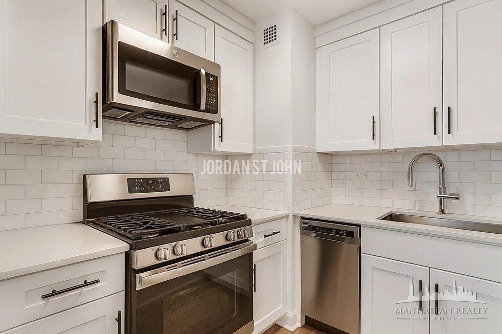 Waterside Plz #6F - Photo 5 of 6