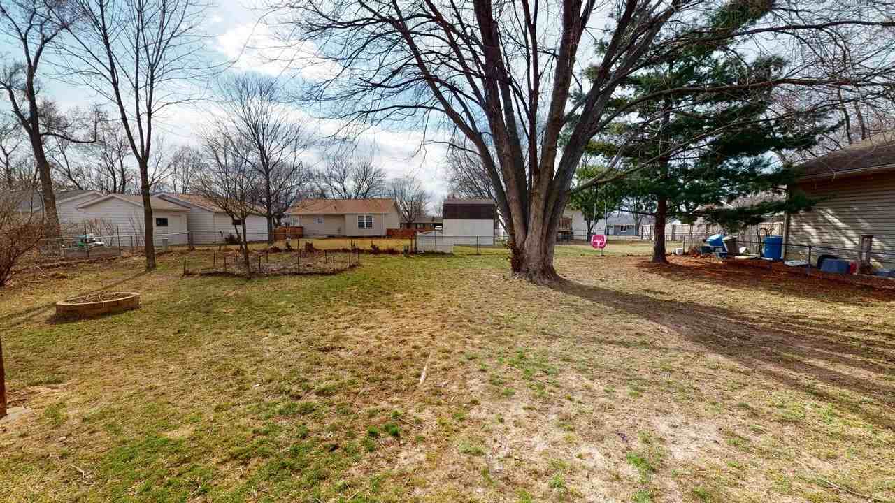 608 Lincoln St #1 - Photo 2 of 2