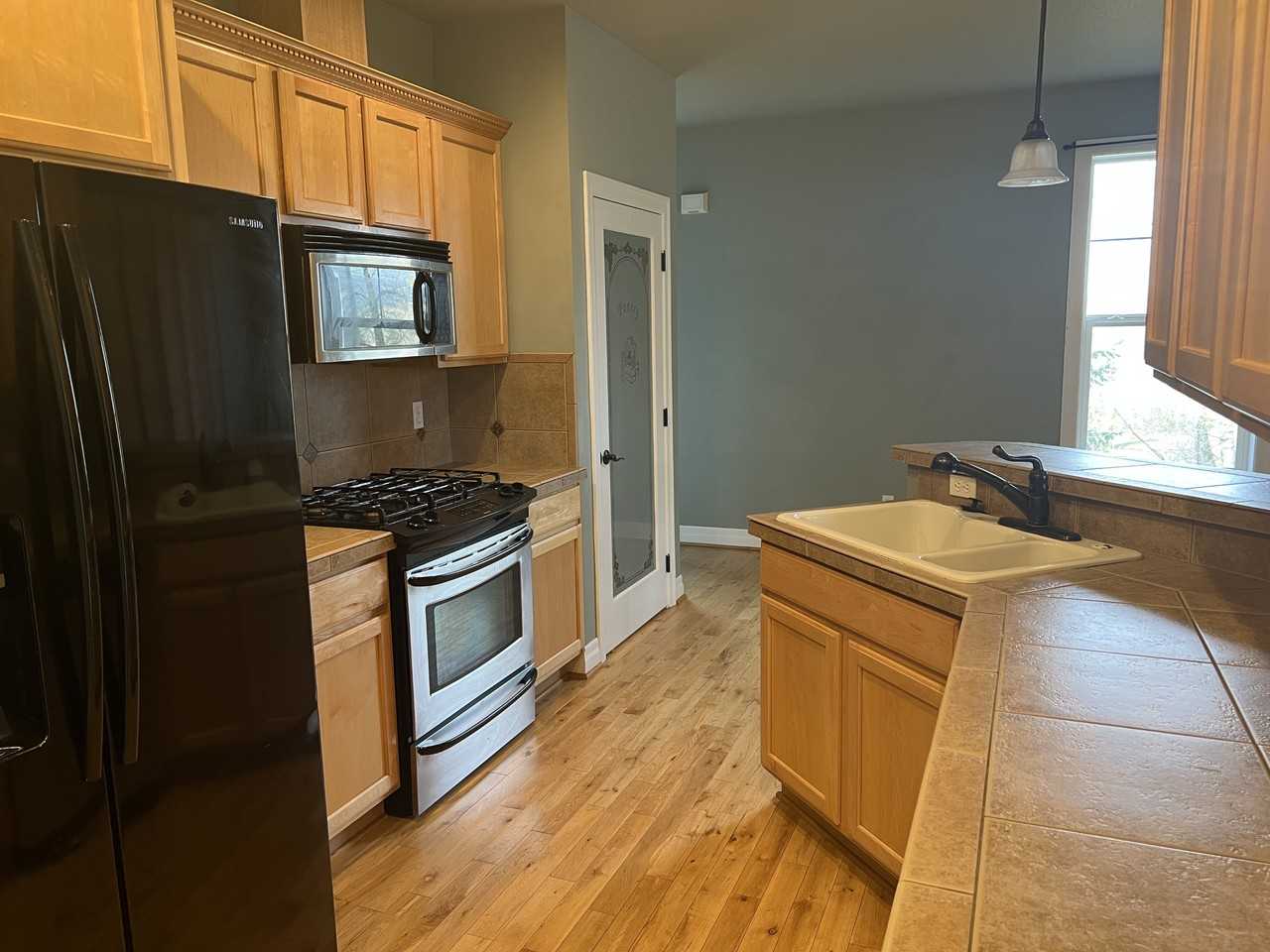 1526 Ne Market Dr #1 - Photo 4 of 25