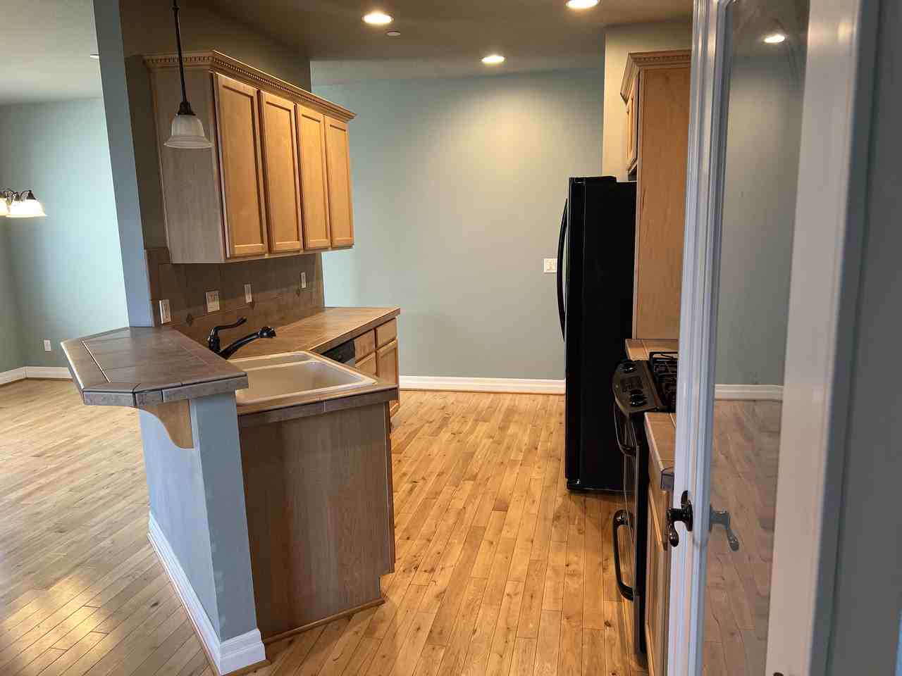 1526 Ne Market Dr #1 - Photo 5 of 25