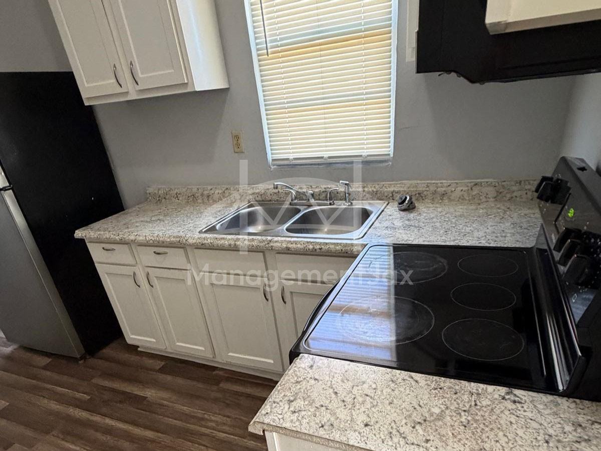 622 E 63rd St #1 - Photo 7 of 21