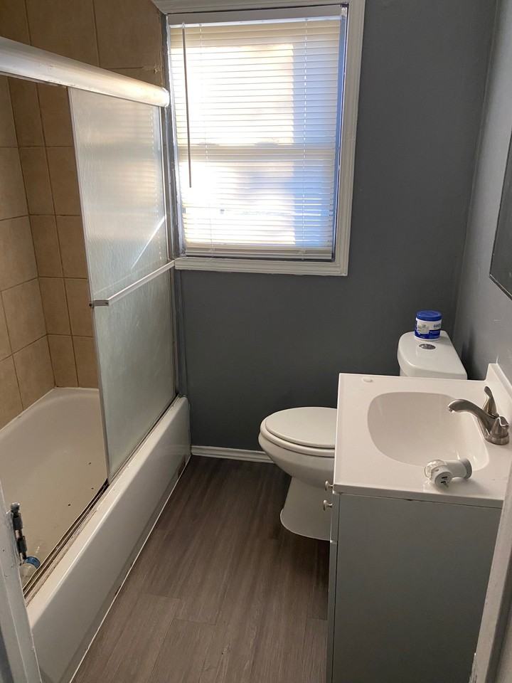 4320 Se 43rd St #1 - Photo 5 of 10