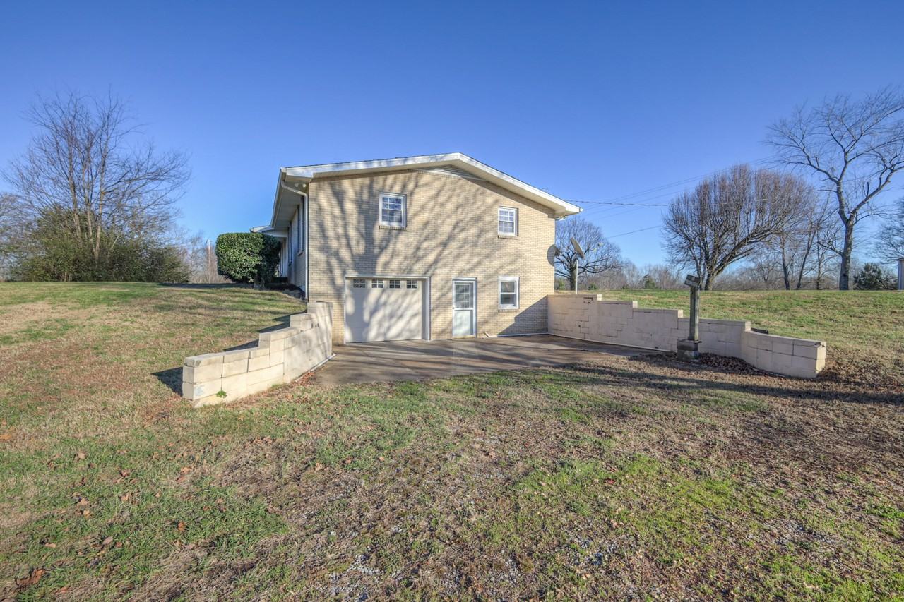 9404 Locust Creek Rd - Photo 2 of 10