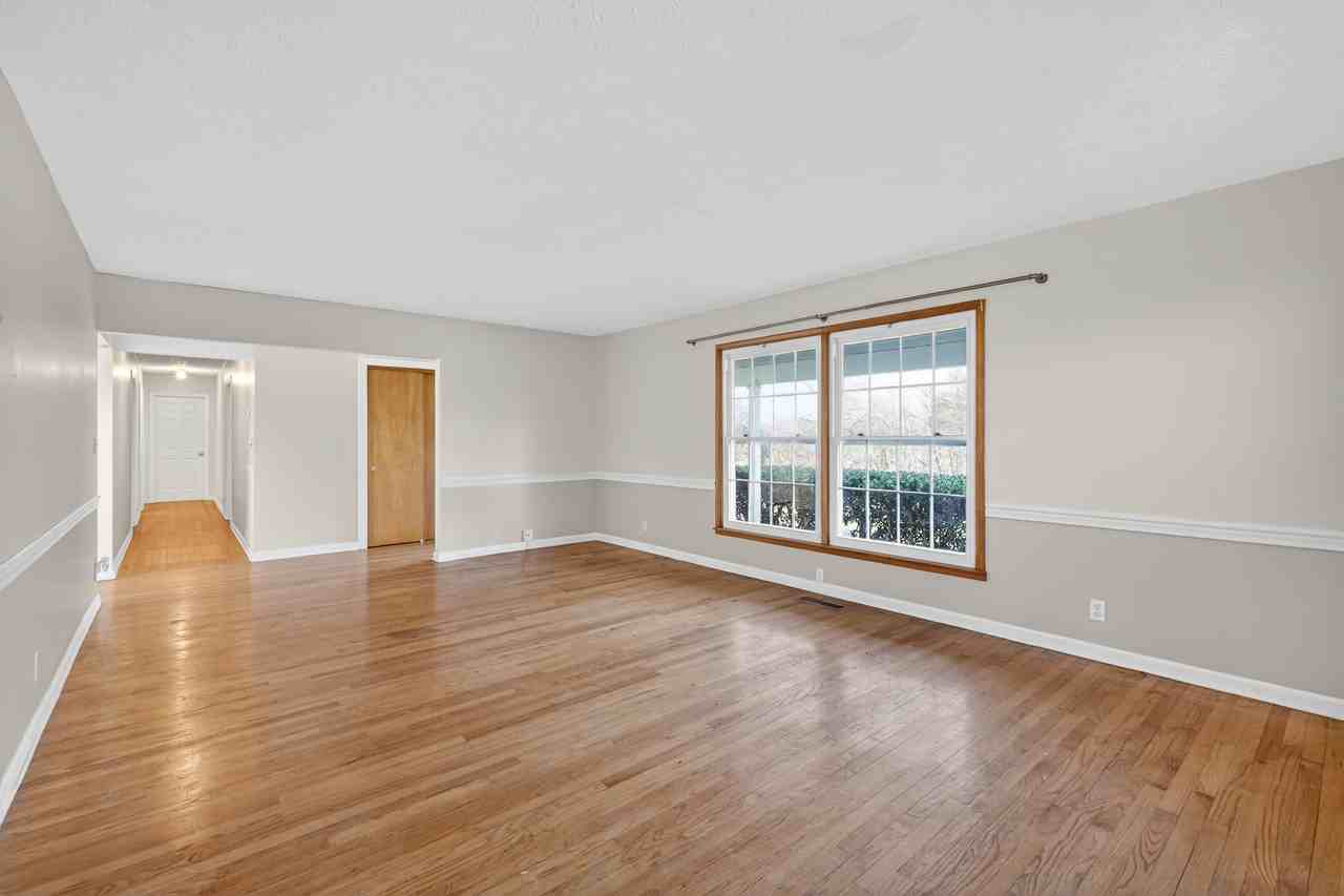 9404 Locust Creek Rd - Photo 4 of 10