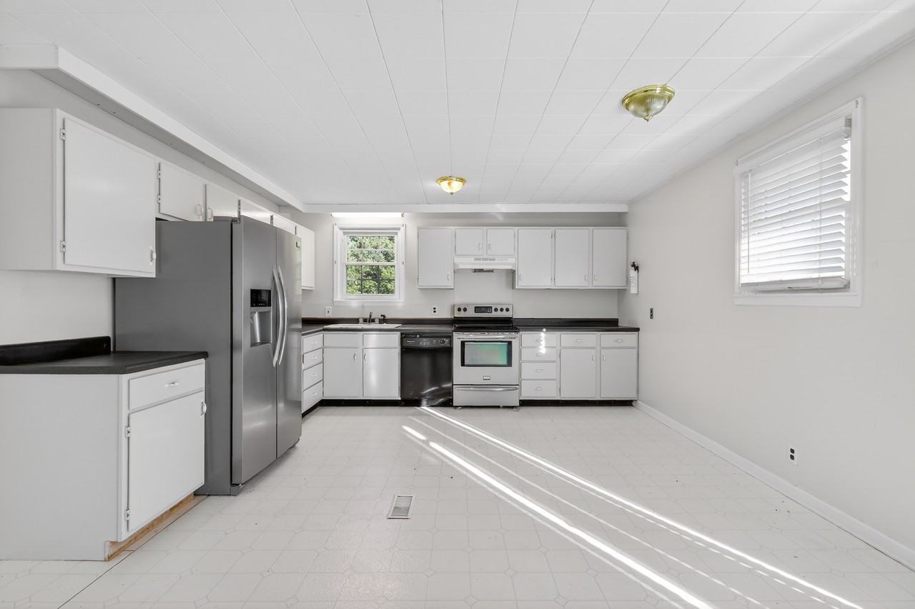 9404 Locust Creek Rd - Photo 6 of 10