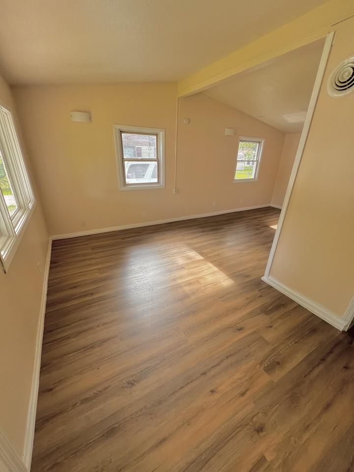 214 W Worley St #214 - Photo 2 of 9