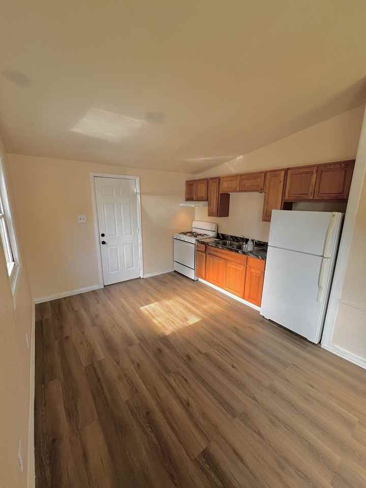 214 W Worley St #214 - Photo 3 of 9