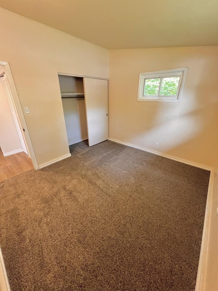 214 W Worley St #214 - Photo 6 of 9