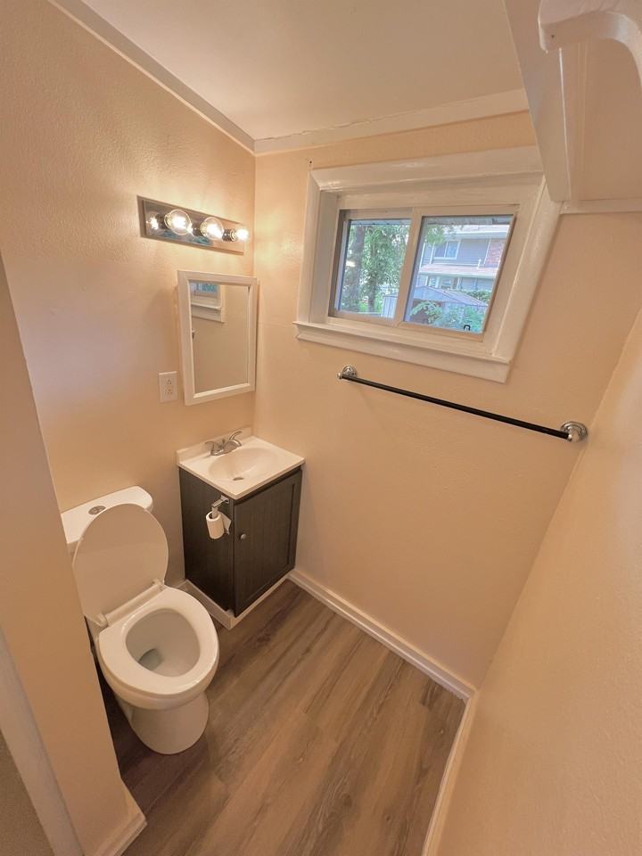 214 W Worley St #214 - Photo 7 of 9