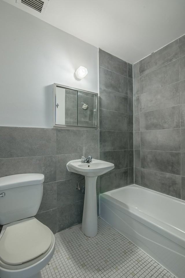 3495 Van Horne - Photo 3 of 7