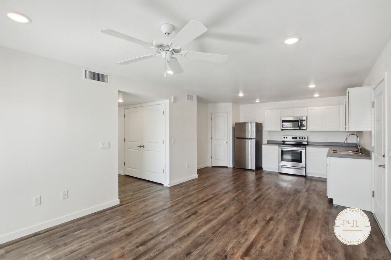 Village On Greenway - Photo 4 of 50