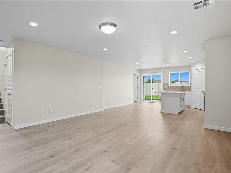 1581 Witt St #1 - Photo 6 of 37