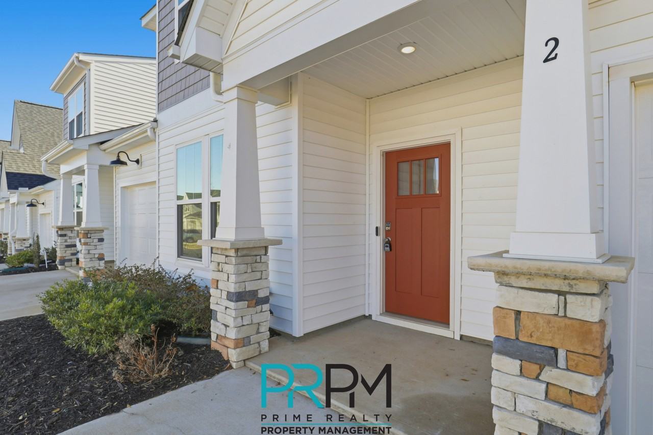 2 Thornfield Dr #2 - Photo 2 of 27