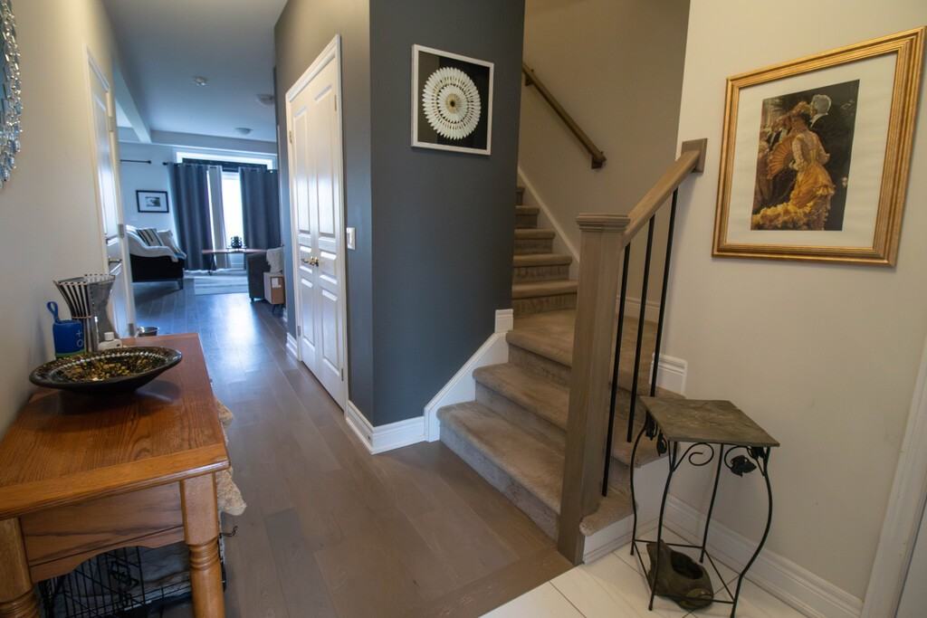 24 Manhattan Crt - Photo 2 of 36