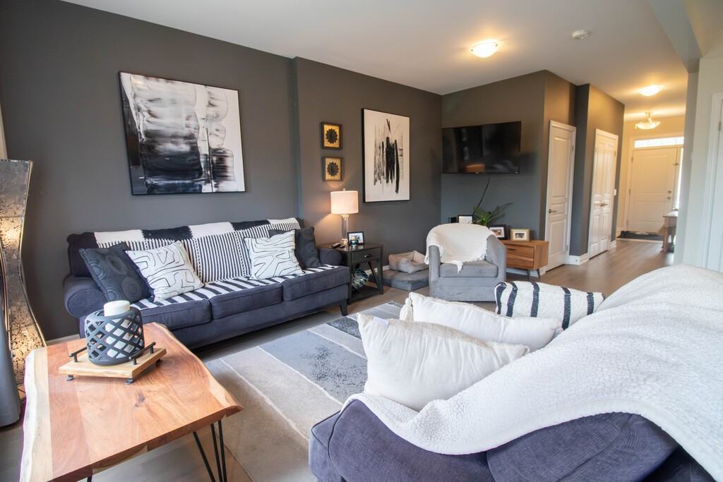 24 Manhattan Crt - Photo 6 of 36